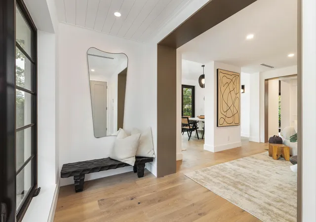 3rd image of 263 Alhambra Pl, West Palm Beach, FL 33405 | MLS# R11164353