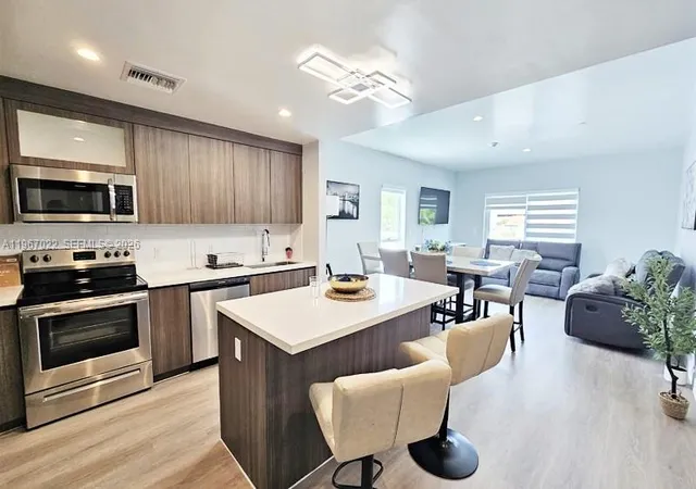 2nd image of 1938 Jackson St #202, Hollywood, FL 33020 | MLS# A11967022