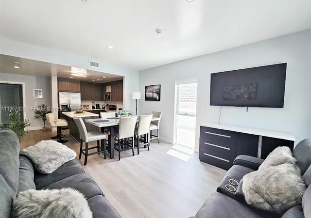 5th image of 1938 Jackson St #202, Hollywood, FL 33020 | MLS# A11967022