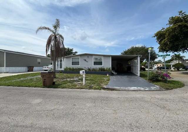 3rd image of 402 Nw Nw 50Th Ct Nw, Deerfield Beach, FL 33064 | MLS# R11164409