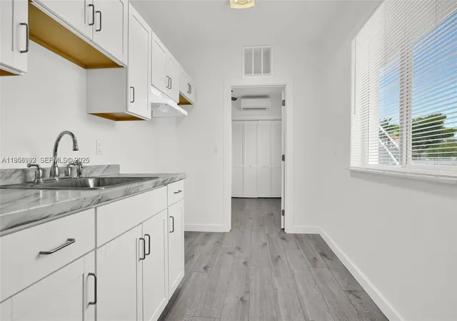 4th image of 600 Nw 25Th Ct, Miami, FL 33125 | MLS# A11956992