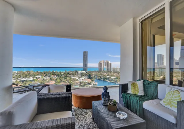 3rd image of 19707 Turnberry Wy #18j, Aventura, FL 33180 | MLS# R11164535