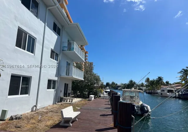 Listing Photo 2 - Condo for sale in building located at 2430 Ne 135Th St, Miami, FL 33181 - Unit #105