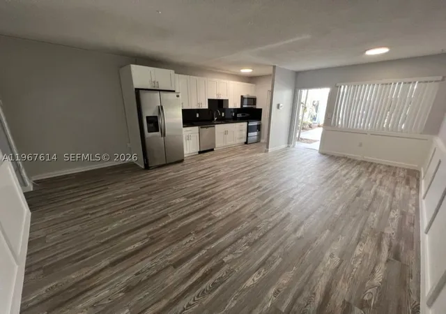 Listing Photo 5 - Condo for sale in building located at 2430 Ne 135Th St, Miami, FL 33181 - Unit #105