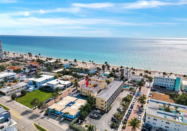 Listing Photo 5 - Condo for sale in building located at 322 Harding St, Hollywood, FL 33019 - Unit #B202