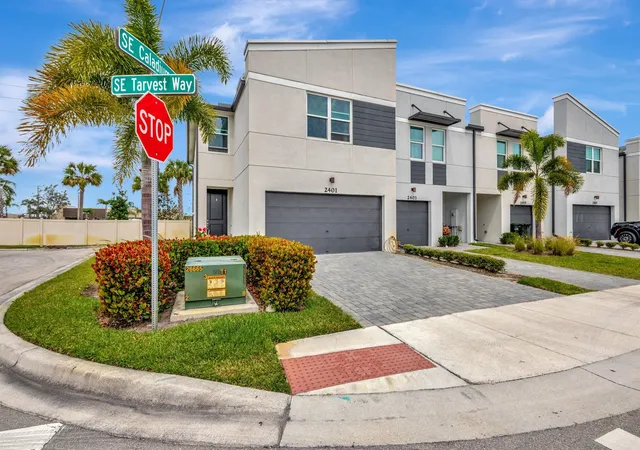 3rd image of 2401 Se Tarvest Wy, Stuart, FL 34997 | MLS# R11164718