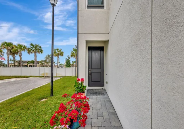 5th image of 2401 Se Tarvest Wy, Stuart, FL 34997 | MLS# R11164718