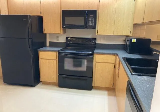 3rd image of 2621 Village Blvd #104, West Palm Beach, FL 33409 | MLS# R11164811