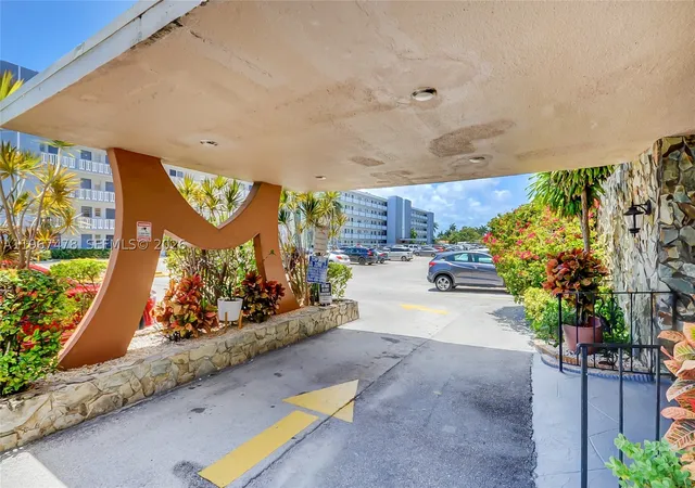 Photo 3 of Condo for sale at 301 Ne 14Th Ave #702, Hallandale Beach, FL 33009 | MLS# A11967478 | Listing updated on 2026-09-28