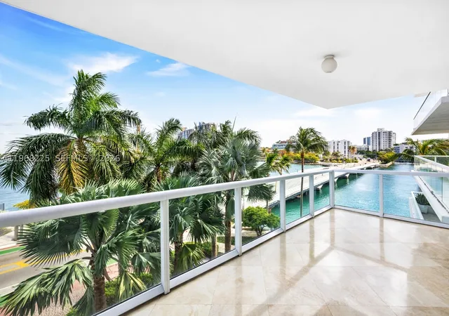 1st image of 10 Venetian Way #403, Miami Beach, FL 33139 | MLS# A11968225