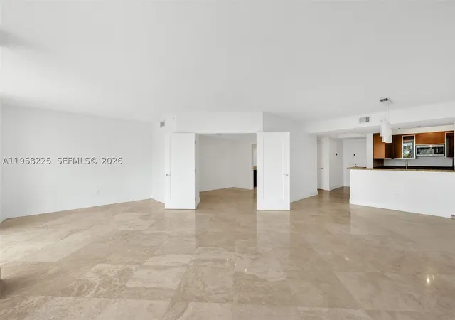 4th image of 10 Venetian Way #403, Miami Beach, FL 33139 | MLS# A11968225