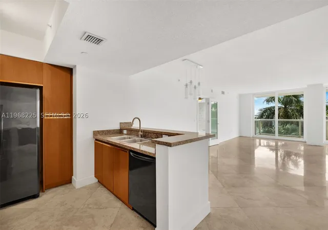 5th image of 10 Venetian Way #403, Miami Beach, FL 33139 | MLS# A11968225