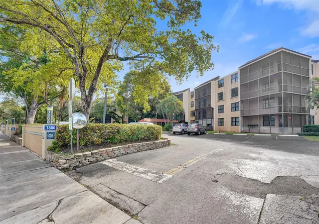Homes for sale in Hollywood, FL | 3800 N Hills Dr #412, Hollywood, FL 33021 | MLS# F10550742