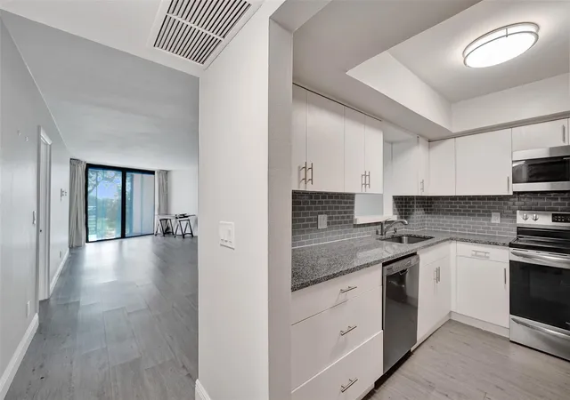 Homes for sale in Hollywood, FL | 3800 N Hills Dr #412, Hollywood, FL 33021 | MLS# F10550742