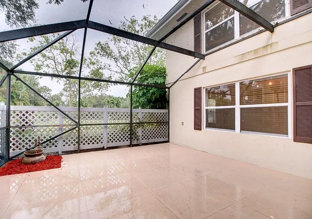 37th image of 44 Essex Ct #B, Royal Palm Beach, FL 33411 | MLS# R11164967
