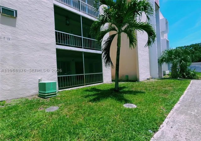Listing Photo 2 - Condo for sale in building located at 618 Nw 13Th St, Boca Raton, FL 33486 - Unit #0140
