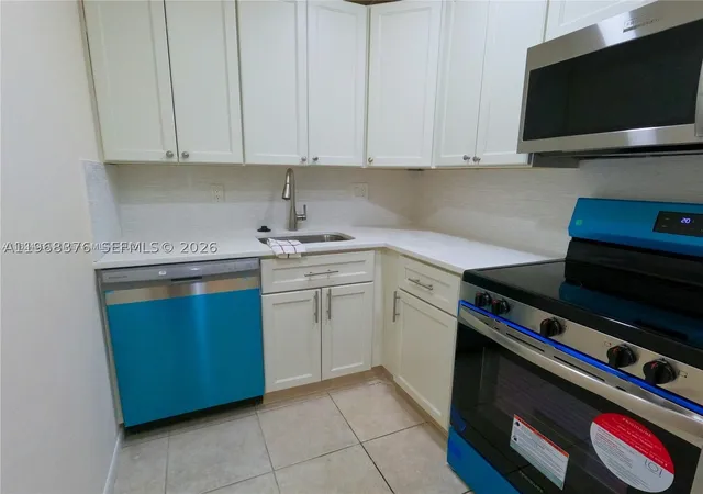 Listing Photo 3 - Condo for sale in building located at 618 Nw 13Th St, Boca Raton, FL 33486 - Unit #0140