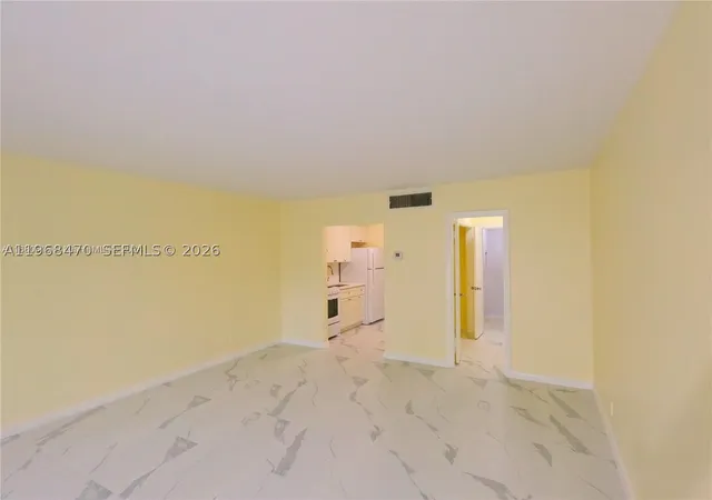 Listing Photo 3 - Condo for sale in building located at 644 Nw 13Th St, Boca Raton, FL 33486 - Unit #0120