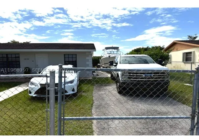Photo 3 of Sale Pending at 10752 Sw 141st Ln, Miami, FL 33176 | MLS# A11968397 | Listing updated on 2026-08-24