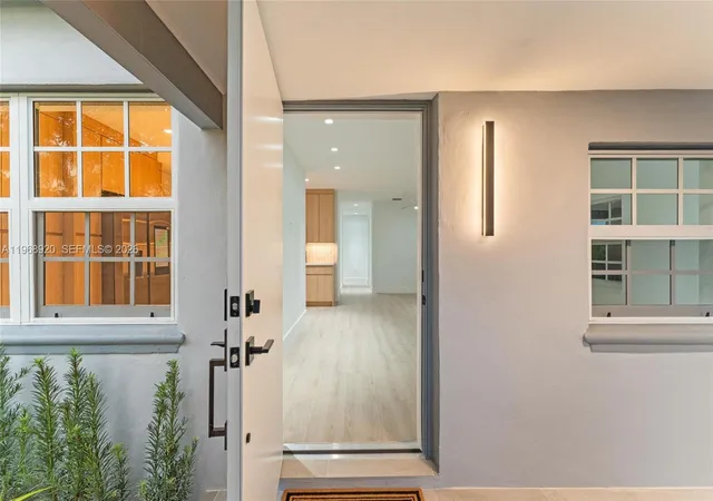 3rd image of 1880 Ne 180Th St, North Miami Beach, FL 33162 | MLS# A11968920