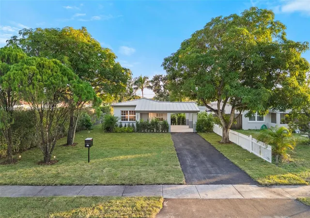 5th image of 1880 Ne 180Th St, North Miami Beach, FL 33162 | MLS# A11968920
