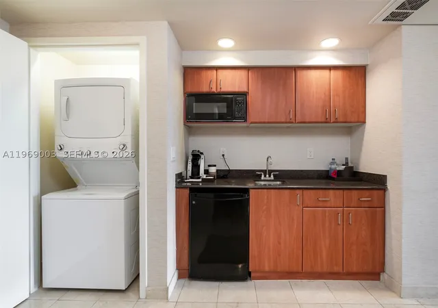 Photo 4 of Condo for sale at 18001 Collins Ave #1417, Sunny Isles Beach, FL 33160 | MLS# A11969003 | Listing updated on 2026-08-26