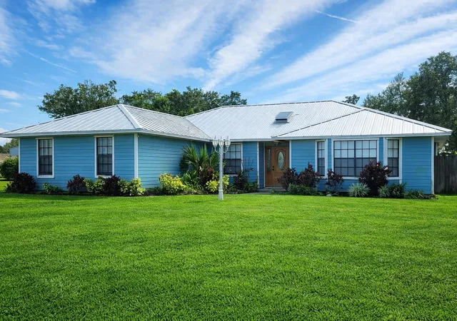 Homes for sale in Sebastian, FL | 728 N Fischer Cir, Sebastian, FL 32958 | MLS# F10552671