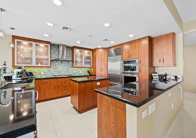 4th image of 3415 N Ocean Dr, Hollywood, FL 33019