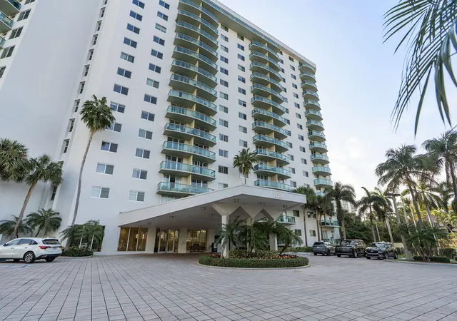 32nd image of 19380 Collins Ave #523, Sunny Isles Beach, FL 33160 | MLS# R11165303