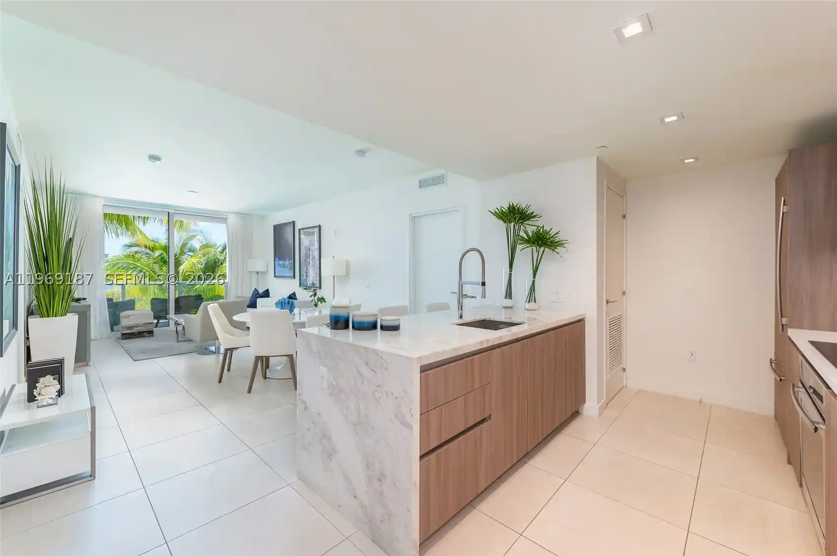 Listing Photo 1 - Condo for sale in 401 N Birch Rd located at 401 N Birch Rd, Fort Lauderdale, FL 33304 - Unit #502