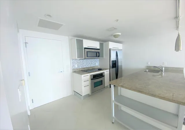 2nd image of 185 Sw 7Th St #3708, Miami, FL 33130 | MLS# F10553903