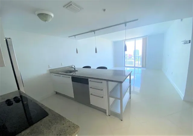 3rd image of 185 Sw 7Th St #3708, Miami, FL 33130 | MLS# F10553903