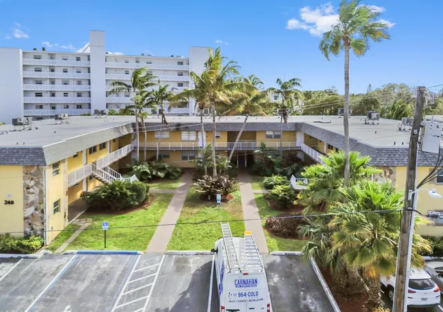 image of 240 Croton Ave, Lantana, FL 33462
