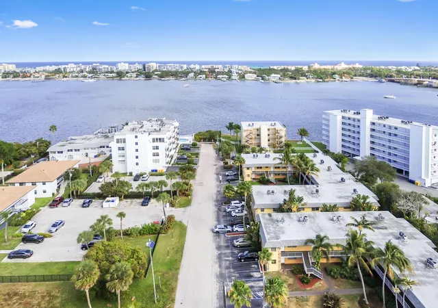 image of 240 Croton Ave, Lantana, FL 33462
