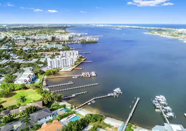 2nd image of 240 Croton Ave, Lantana, FL 33462