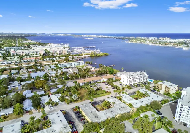 18th image of 240 Croton Ave #102, Lantana, FL 33462 | MLS# R11165490
