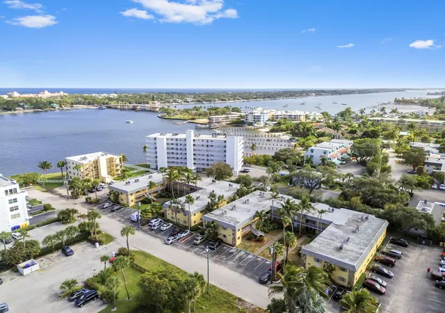 2nd image of 240 Croton Ave #102, Lantana, FL 33462 | MLS# R11165490