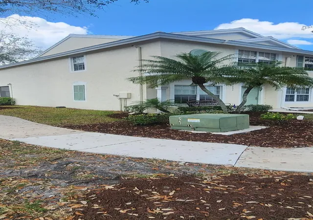 3rd image of 5602 Nw 99Th Wy, Coral Springs, FL 33076 | MLS# F10551697