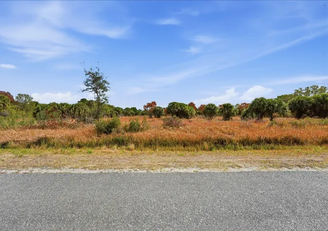 5th image of 1038 37Th S St, Fort Pierce, FL 34947 | MLS# R11165411