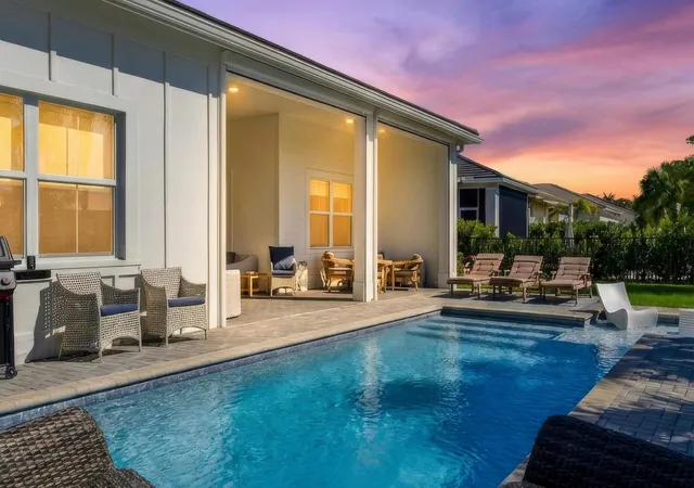 3rd image of 9921 Regency Wy, Palm Beach Gardens, FL 33412 | MLS# R11165644