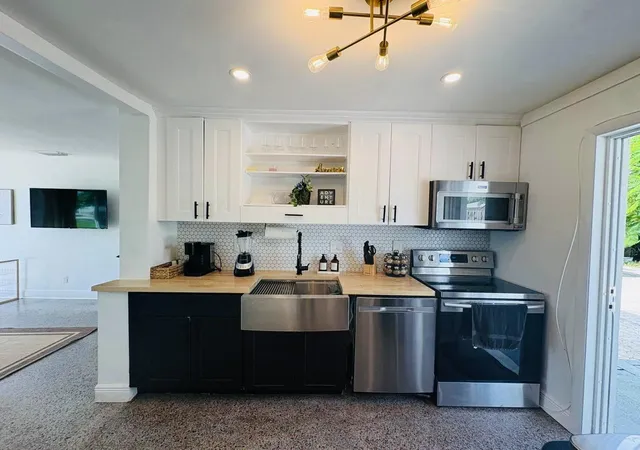 Homes for sale in Pompano Beach, FL | 2711 Ne 11Th Ter, Pompano Beach, FL 33064 | MLS# R11165718