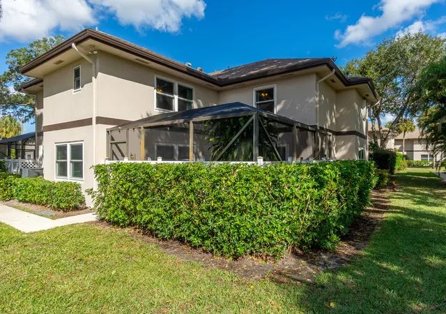1st image of 31 Clinton Ct #C, Royal Palm Beach, FL 33411 | MLS# R11165807