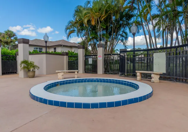 31st image of 31 Clinton Ct #C, Royal Palm Beach, FL 33411 | MLS# R11165807