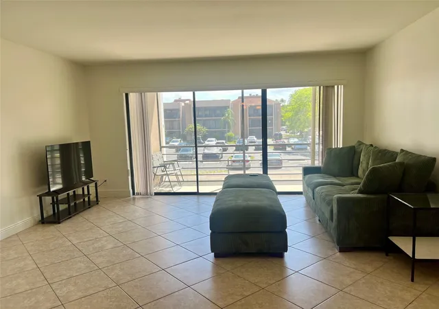 Homes for sale in Hollywood, FL | 4000 N Hills Dr #28, Hollywood, FL 33021 | MLS# F10554321