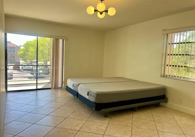 Homes for sale in Hollywood, FL | 4000 N Hills Dr #28, Hollywood, FL 33021 | MLS# F10554321