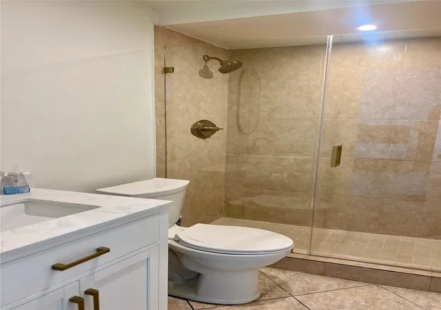 Homes for sale in Hollywood, FL | 4000 N Hills Drive, Hollywood, FL 33021 | Houzeo
