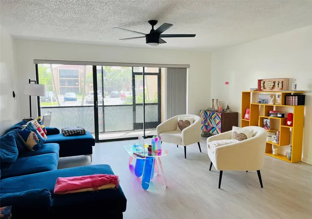 Homes for sale in Hollywood, FL | 4040 N Hills Dr #7, Hollywood, FL 33021 | MLS# F10554331