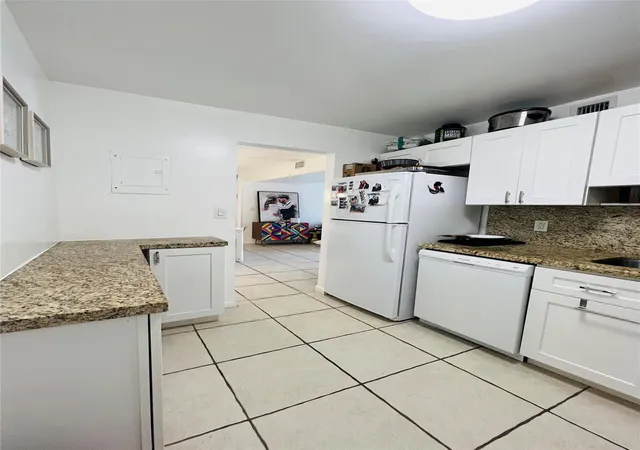 Homes for sale in Hollywood, FL | 4040 N Hills Dr #7, Hollywood, FL 33021 | MLS# F10554331
