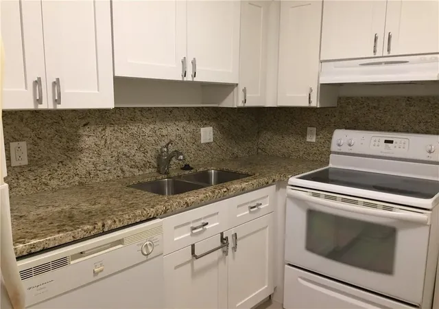 Homes for sale in Hollywood, FL | 4040 N Hills Dr #7, Hollywood, FL 33021 | MLS# F10554331