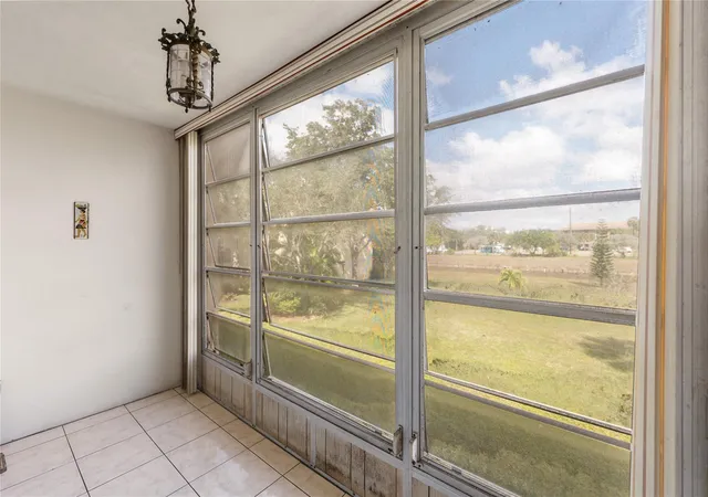 Homes for sale in Sunrise, FL | 8081 N Sunrise Lakes Drive, Sunrise, FL 33322 | Houzeo
